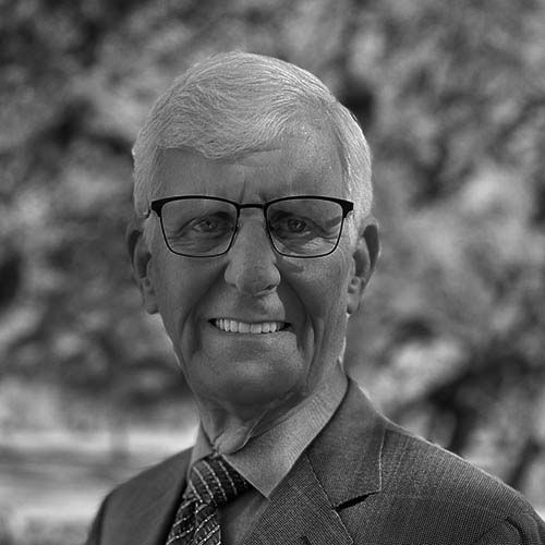 Dr. Mac Lee